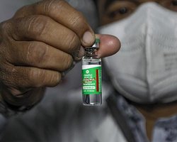 Минздрав ожидает прибытие вакцины в Украину в течение часа