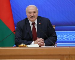 "Починай ворушитися": Лукашенко зробив Макрону пропозицію під час переговорів