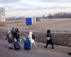 Виїзд жінок за кордон: адвокат пояснив, кого мають право не випускати за межі України