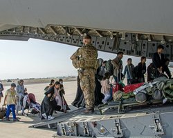 В Кабуле остались 120 украинцев: не могут вылететь из переполненного аэропорта