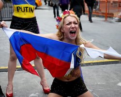 Активисткам FEMEN грозит 15 суток и пятилетний запрет на въезд в РФ