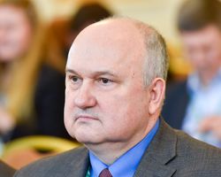 Смешко призвал голосовать во втором туре за "наименьшее зло"