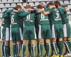 УПЛ. Оболонь вырвалась из зоны вылета и отправила туда Карпаты