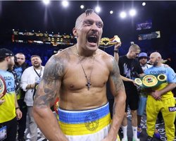 Усик відмовився від поясу WBO: український боксер втратив звання абсолютного чемпіона