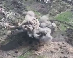 Бойцы ТРО показали эффектное уничтожение российской САУ "Нона" под Бахмутом (видео)