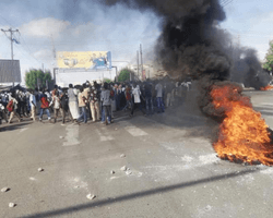 В Судане военные распустили правительство. На улицах продолжают стрелять, введен режим ЧП