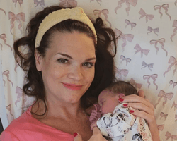 "Даже не мечтала": женщина родила от мужа через 10 лет после его смерти (фото)