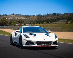 Трековий снаряд: представлено екстремальний британський спорткар із двигуном Mercedes (фото)