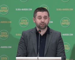 "Кричав на кожному кроці, що він патріот". Арахамія запропонував заборонити Порошенку відвідувати Раду