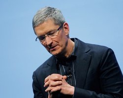 Вместо долгожданного iPhone 5 Тим Кук презентовал только iPhone 4S
