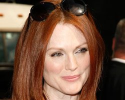 Джулианна Мур сыграет президента в Голодных играх