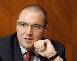 Греция должна покинуть еврозону без помощи ЕС, - глава ЦБ Чехии