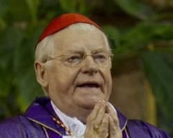 Итальянский кардинал Скола является фаворитом в борьбе за пост Папы - опрос