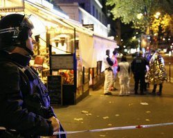 Взрыв петарды в центре Парижа привел к панике