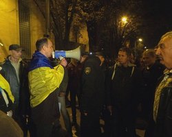 Колонна активистов от Рады пришла к Администрации президента