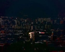 "Внимательно следят": Белый дом ответил, причастны ли США к взрывам и стрельбе в столице Венесуэлы