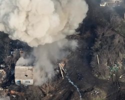 Точный удар артиллерии: бойцы ВСУ уничтожили склад боеприпасов в районе Бахмута (видео)