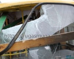 В Киеве маршрутка снесла 25 метров ограждения: двое пострадавших