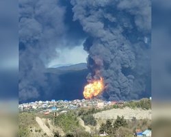 У Туапсе горять резервуари місцевого НПЗ: вогняний гриб над новим резервуаром, — OSINT (відео)
