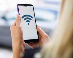 Масштабний збій у РФ: росЗМІ повідомили про проблеми з інтернетом через атаку дронів