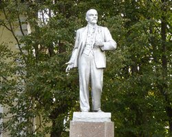 В Подмосковье неизвестные разбили памятник Ленину