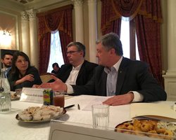 Порошенко хочет ограничить функции СБУ и перезапустить НАПК и САП