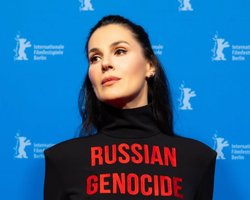 Маша Єфросиніна здивувала сукнею на червоній доріжці Берлінського кінофестивалю (фото)