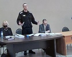 Политика Алексея Навального суд приговорил к 9 годам лишения свободы