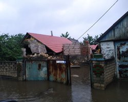 "Россияне эвакуировали за 1 тысячу долларов". Как выживала Херсонщина после подрыва Каховской ГЭС