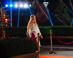 "Несіть попкорн": колишній герой шоу "Холостяк" запросив учасницю нового сезону на побачення