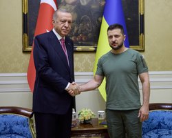 Шаг к миру в Украине: Турция расчитывает на "расширенную" зерновую сделку, — Bloomberg