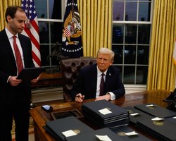 Трамп вернул в Овальный кабинет красную кнопку: для чего она (фото)