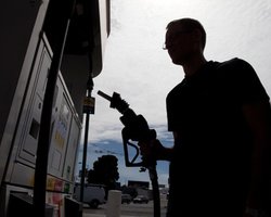 Бензин может подорожать из-за проблем в Беларуси