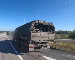 Опять идут колоннами: росСМИ разоблачили движение техники ВС РФ в Курской области (фото)