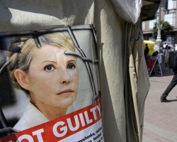 Тимошенко может согласиться на помилование без реабилитации, - Власенко