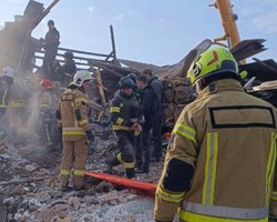 Россияне атаковали энергообъекты на западе Украины: есть жертвы, под завалами ищут людей (видео)