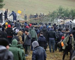 Потоки мигрантов из Беларуси могут хлынуть в Украину, — посол