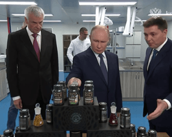 За часы до саммита на Аляске: Путин в Магадане осмотрел завод рыбьего жира (видео)