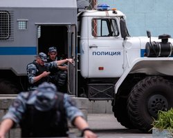 В Крыму вооруженный ОМОН проверяет автобусы на новых блокпостах,  - очевидцы