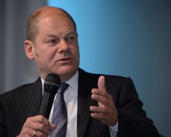 "Ганьба для Німеччини": Шольц пригрозив депортувати мігрантів через антисемітизм