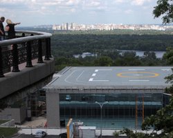 Янукович не желает летать на работу на вертолете