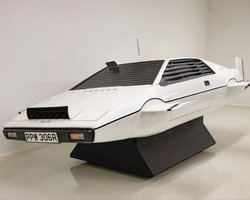 Перетворили на субмарину: на аукціон виставили знаменитий суперкар Джеймса Бонда (відео)