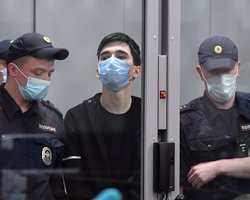 Казанского стрелка Ильназа Галявиева отправили за решетку без права залога (фото, видео)