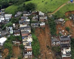 Оползни в Бразилии: погибли почти 900 человек