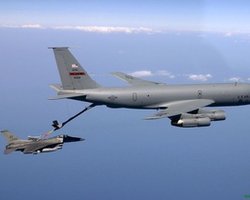 Рухнувший в Кыргызстане самолет перед падением развалился на две части - очевидец