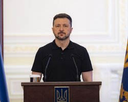 "Они — идиоты": Зеленский отверг идею РФ прекратить огонь на 2-3 дня, но готов к встрече с Путиным (видео)