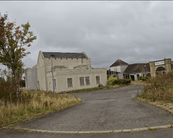 Руїни споживчої епохи: що залишилося від ТЦ, який занепадає вже 20 років (відео)