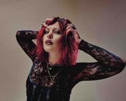 "Тепер чекаємо рік": співачка, що спалила паспорт РФ, подала документи на громадянство України