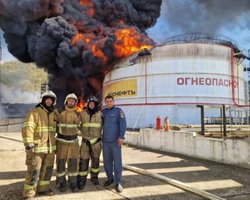 У РФ продовжує горіти порт Туапсе: "нафтовий дощ" та дим на 300 км (відео)