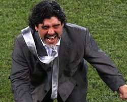 Марадона раскритиковал судей